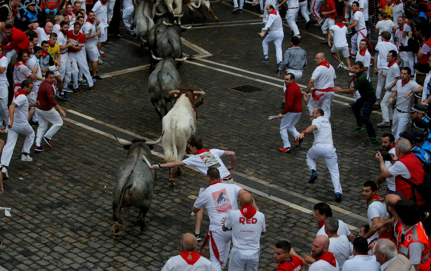 Los toros de José Escolar han recorrido las calles de Pamplona en dos minutos y 13 segundos. Es el encierro más rápido de este año.