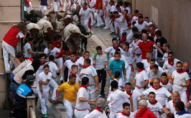 Imagen principal - San Fermín 2019 | Sigue en directo el encierro de sanfermines del jueves 11 de julio. San Fermín 2019 en vivo por televisión