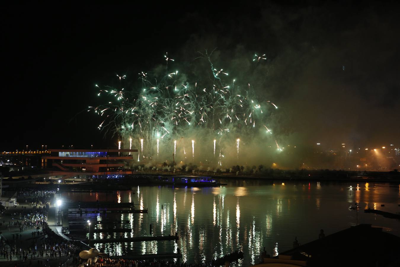 Fotos: Piromusical de Ricardo Caballer en la Nit a la Mar en la Marina de Valencia