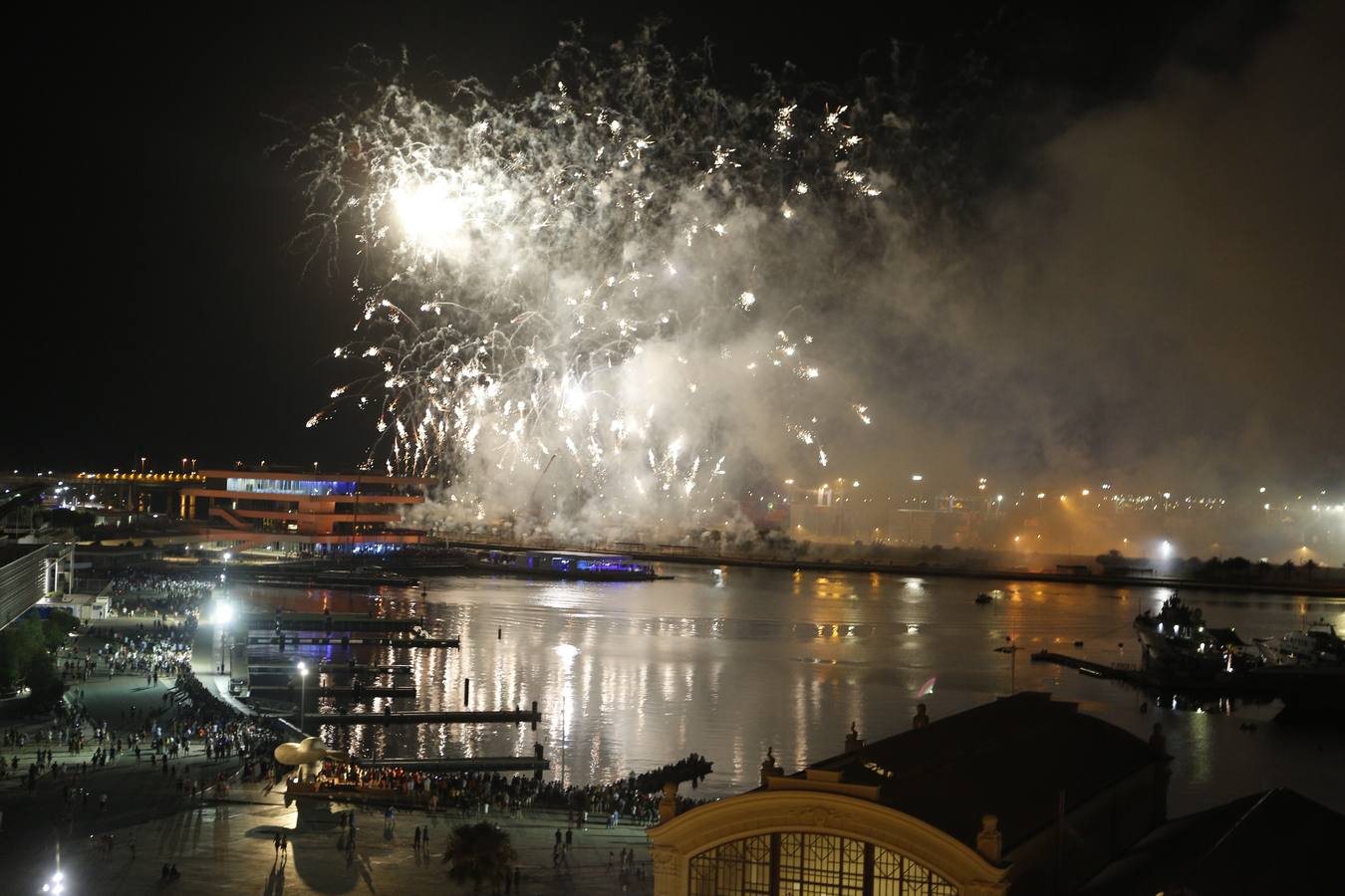 Fotos: Piromusical de Ricardo Caballer en la Nit a la Mar en la Marina de Valencia