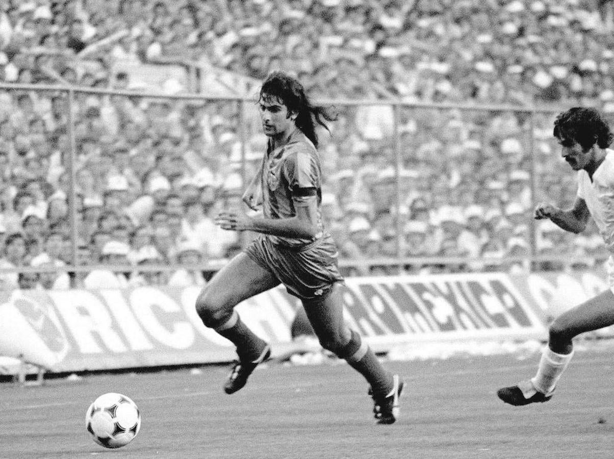 Mario Kempes. En 8 temporadas disputó 311 partidos, logró 189 goles y 3 títulos.