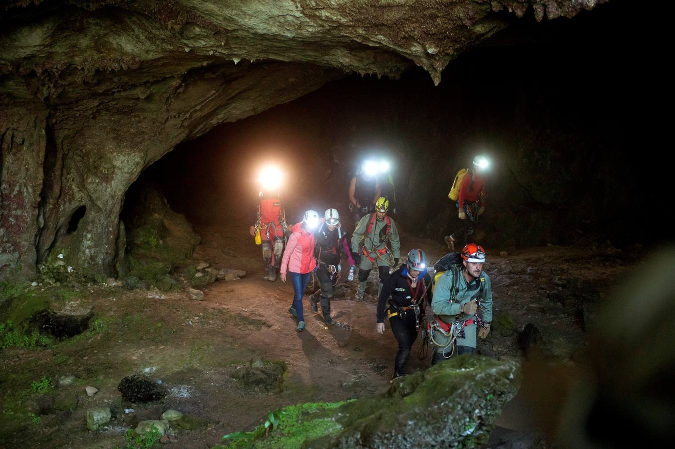 Fotos: Rescatadas las tres espeleólogas desaparecidas en una cueva en Cantabria