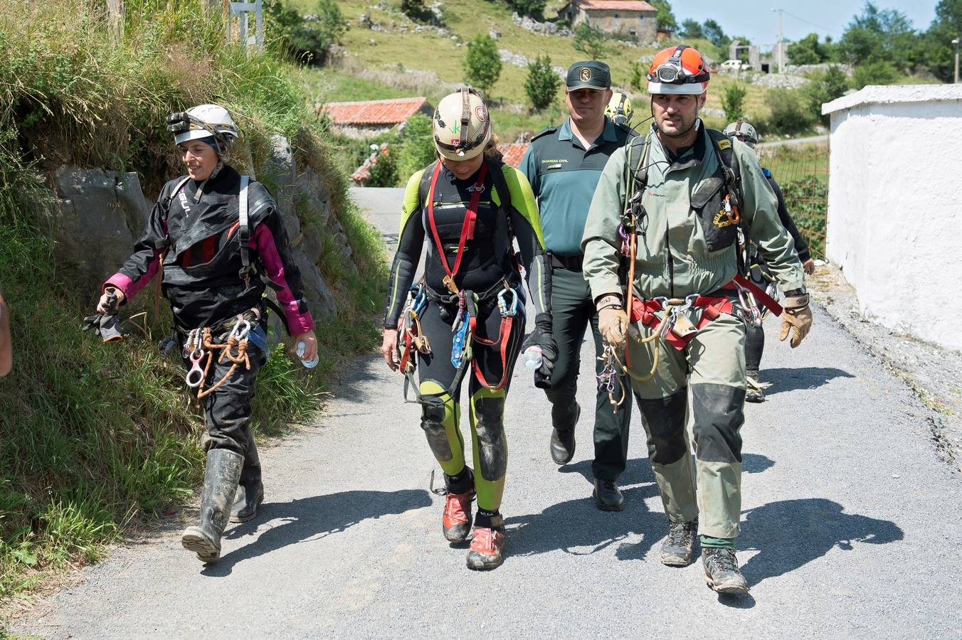 Fotos: Rescatadas las tres espeleólogas desaparecidas en una cueva en Cantabria