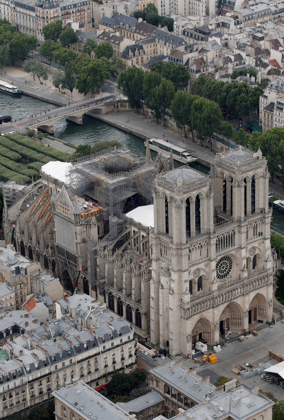 Se hacen públicas las primeras imágenes que muestran el estado actual y los trabajos de restauración de Notre Dame, iniciados meses atrás, tras el incendio que sufrió la catedral el pasado 15 de abril.