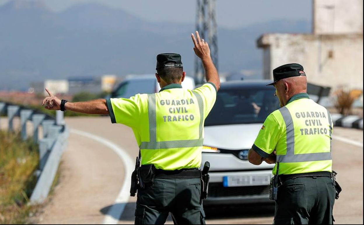 Un control de tráfico de la Guardia Civil. 