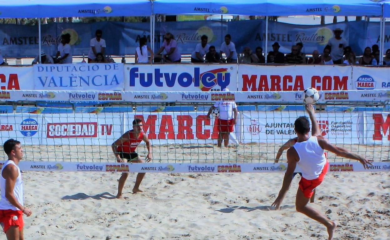 Partido de futvoley en el Open Internacional «Ciudad de Valencia».