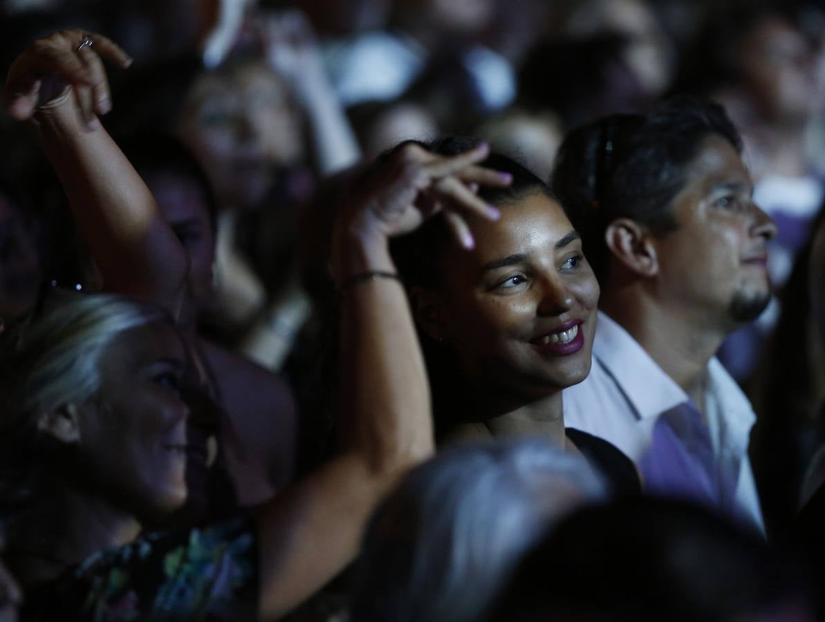 Los Conciertos de Viveros de la Gran Feria de Valencia acogieron este miércoles, 17 de julio, la reunión de Ketama dentro de la gira 'No estamos locos'. El trío del cantante Antonio Carmona y los guitarristas Juan José y José Miguel Carmona anunció su vuelta a los escenarios en noviembre de 2018, 14 años después de su separación.