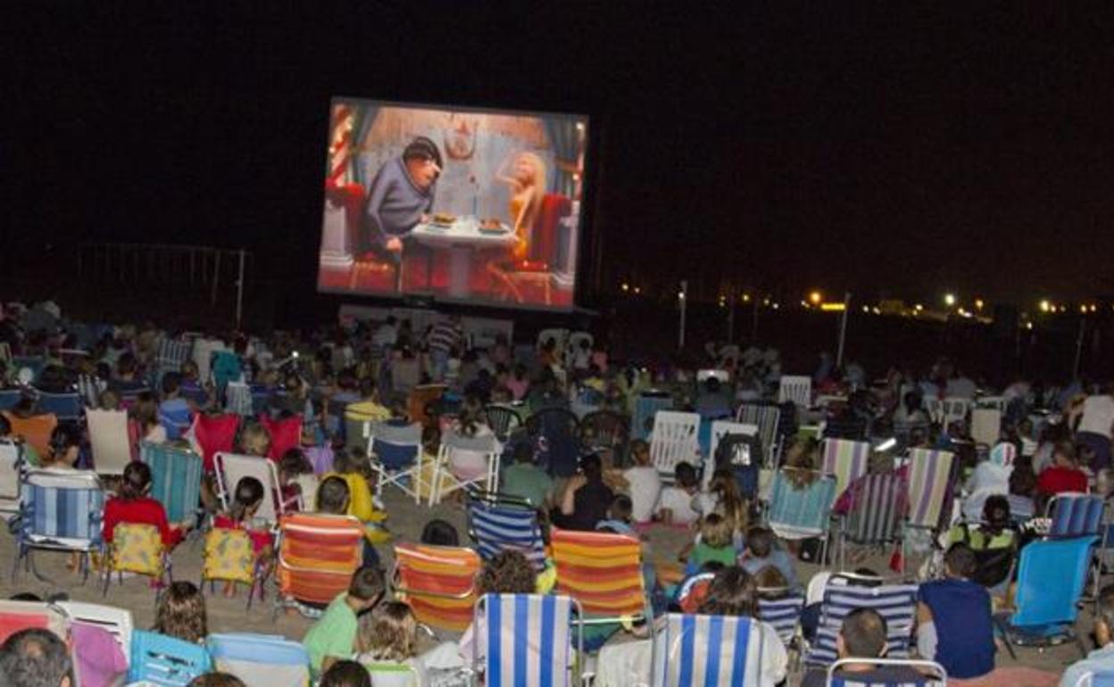 Cine de verano en la playa.