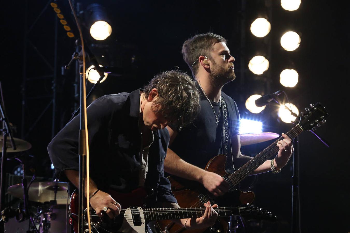 A tan solo un día de cerrar una de las ediciones más emblemáticas, el festival FIB de Benicàssim ha cerrado su tercera jornada de conciertos con actuaciones por todo lo alto como la de Kings of Leon, Blossoms, You me at six, Belako y Carolina Durante. 