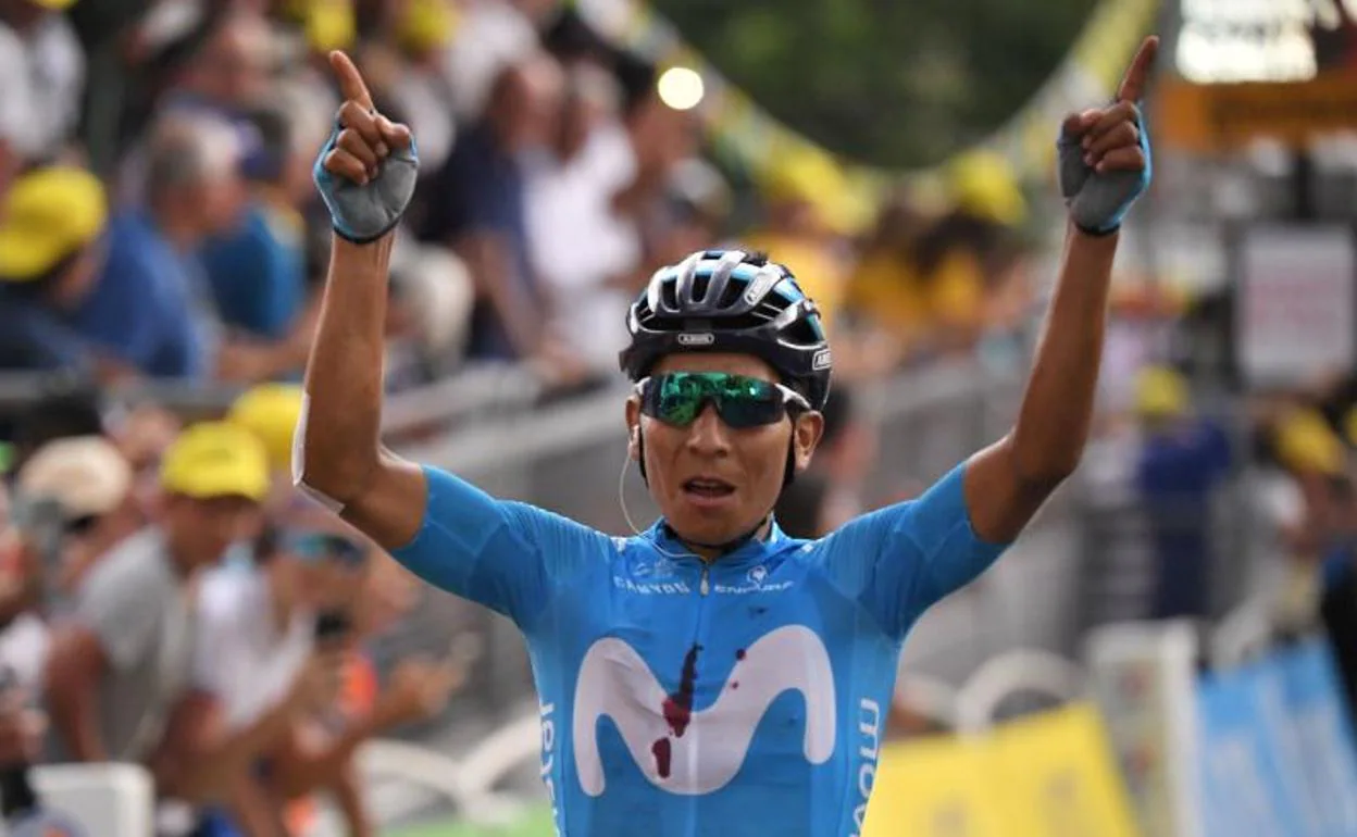 El colombiano Nairo Quintana celebra su victoria en la 18ª etapa. 