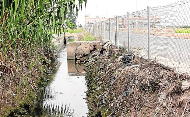 Acequia próxima al barrio de Cuiper. 