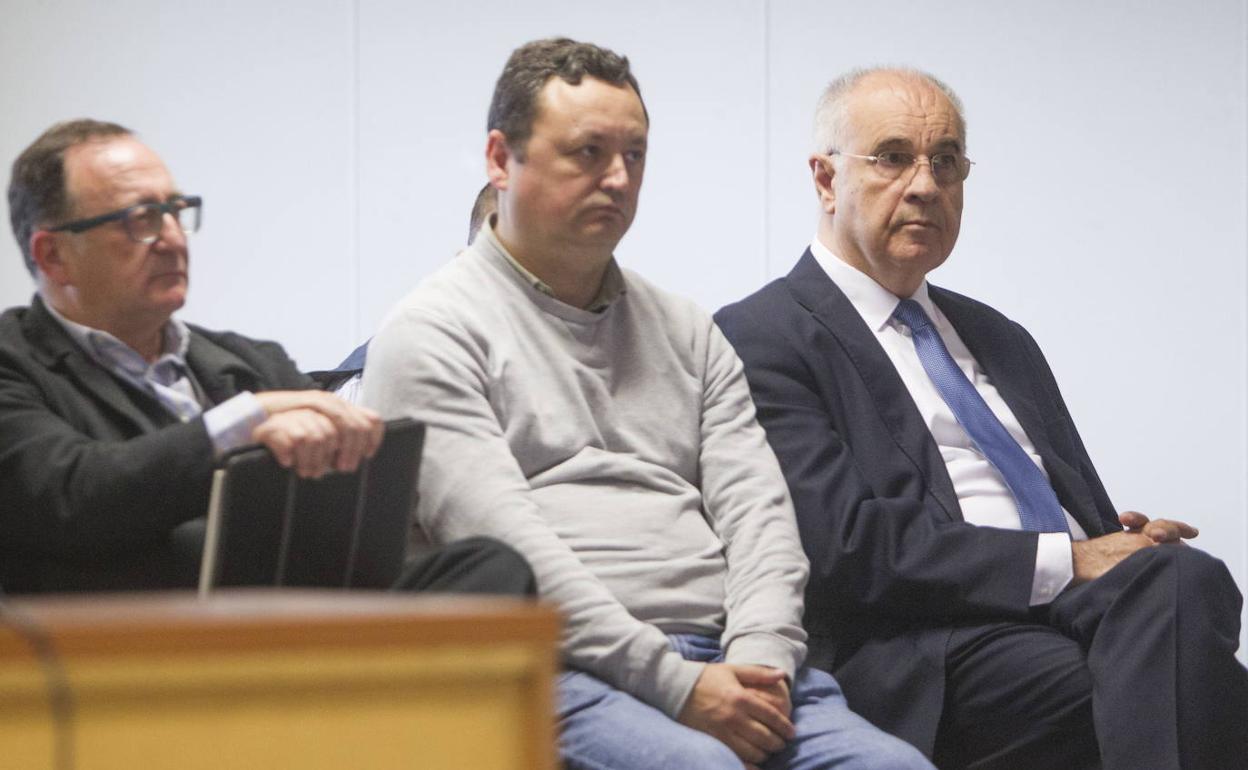 Marc Llinares, Augusto César Tauroni y Rafael Blasco, durante el juicio. :: 