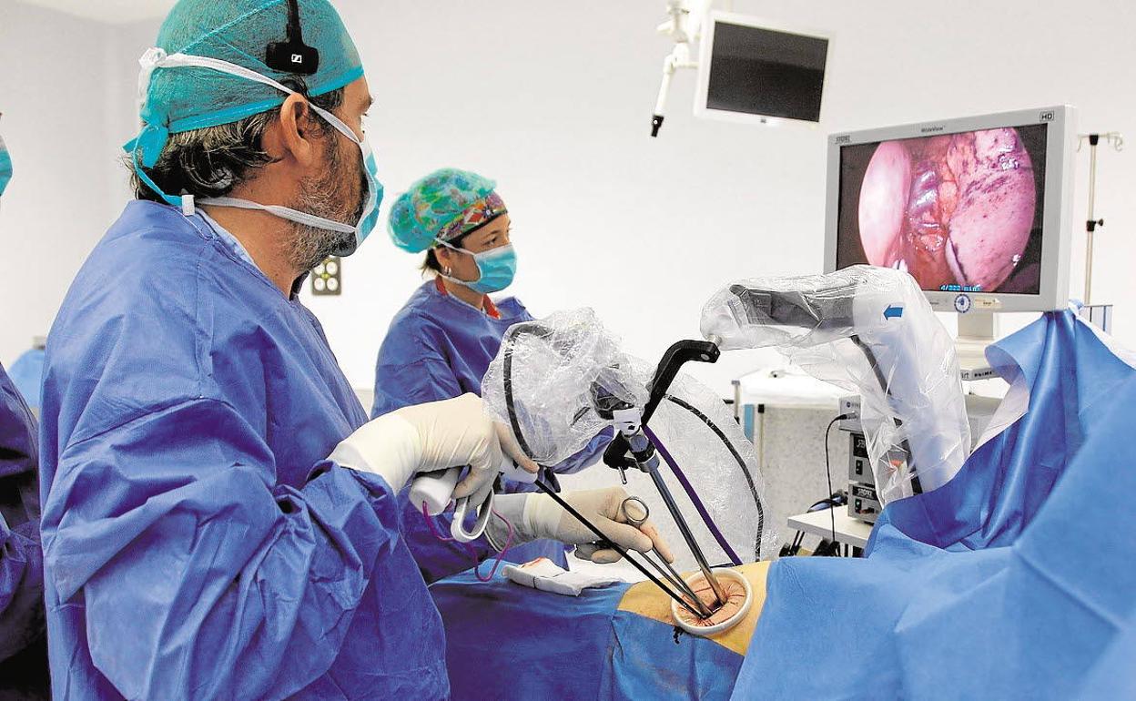 Una intervención quirúrgica en el Hospital del Vinalopó de Elche.
