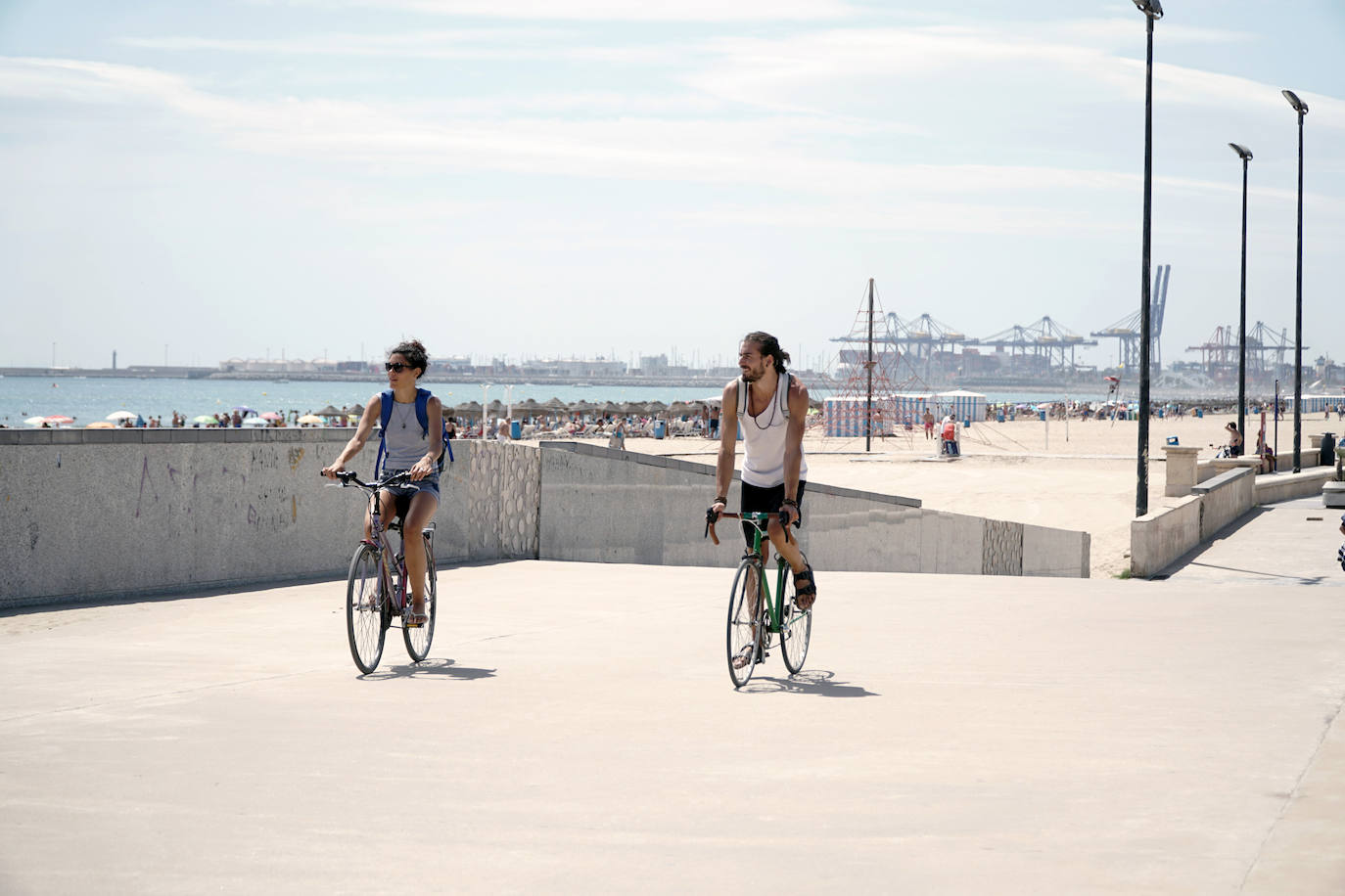 La Malvarrosa, la playa más emblemática más visitada de Valencia. 