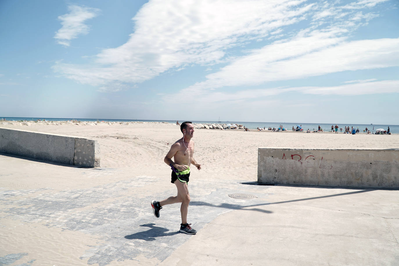 La Malvarrosa, la playa más emblemática y visitada de Valencia. 