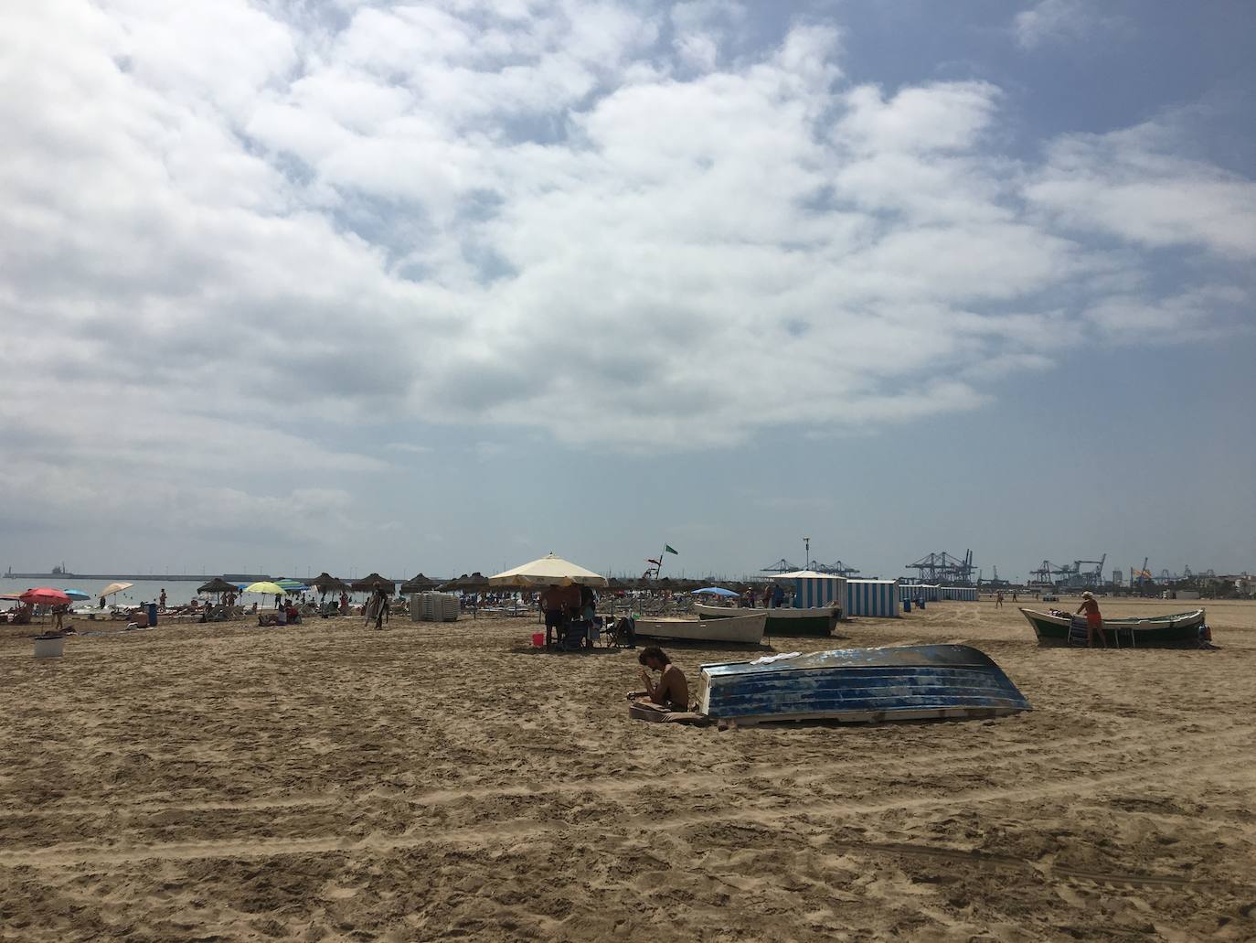 La Malvarrosa, la playa más emblemática y visitada de Valencia. 