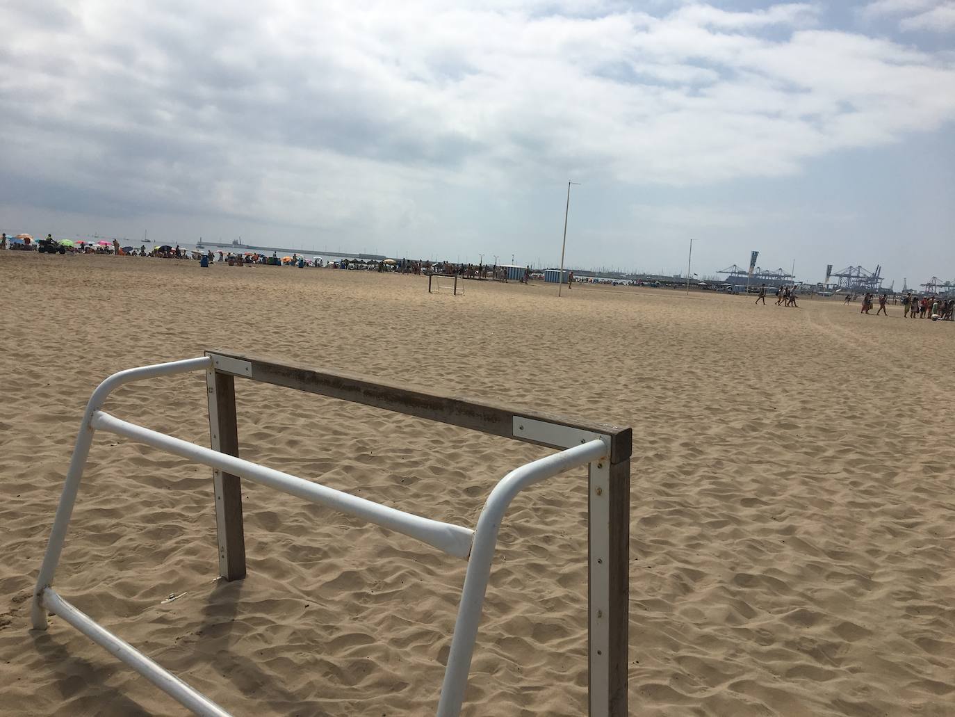 La Malvarrosa, la playa más emblemática y visitada de Valencia. 