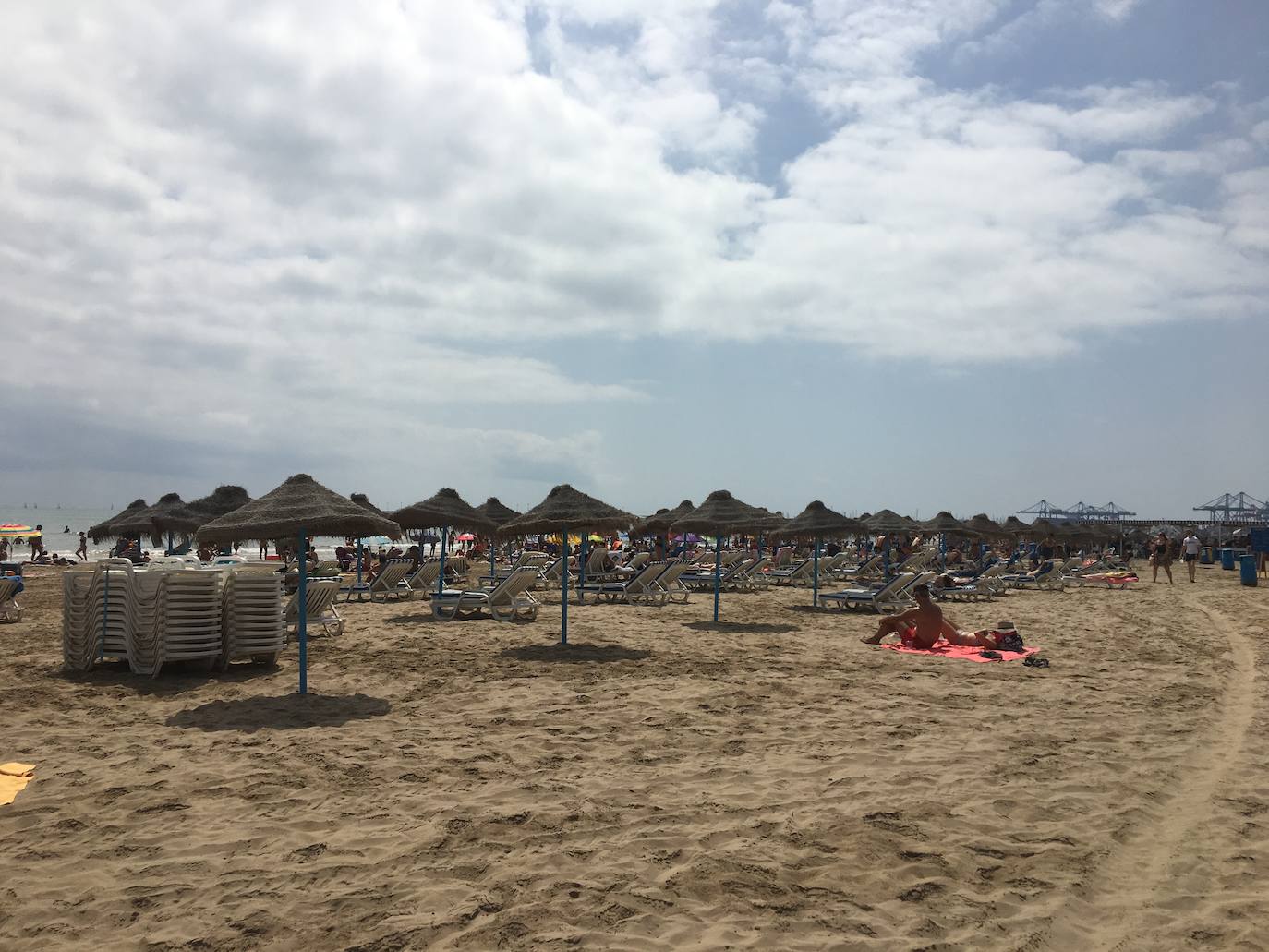 La Malvarrosa, la playa más emblemática y visitada de Valencia. 