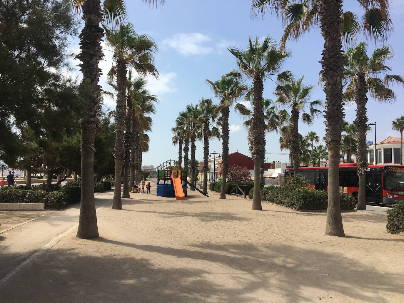 La Malvarrosa, la playa más emblemática y visitada de Valencia. 