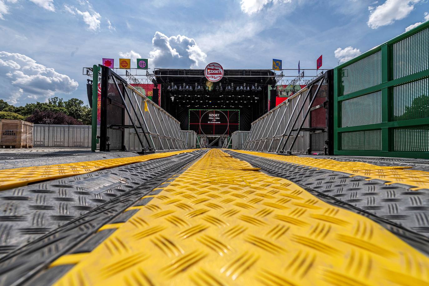 En Hungría se celebra el Sziget Festival 2019, uno de los festivales más importantes del verano. La fiesta ha empezado este 7 de agosto y continuará sin descanso hasta el próximo día 13. El cartel está encabezado durante estos días de festival con artistas de la talla de Ed Sheeran, Franz Ferdinand y Martin Garrix, entre otros.