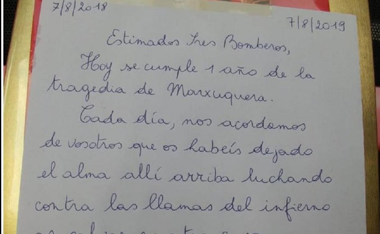 Incendios forestales en la Comunitat | Una vecina agradece con bombones que los bomberos le salvaran la casa en el incendio de Llutxent de 2018