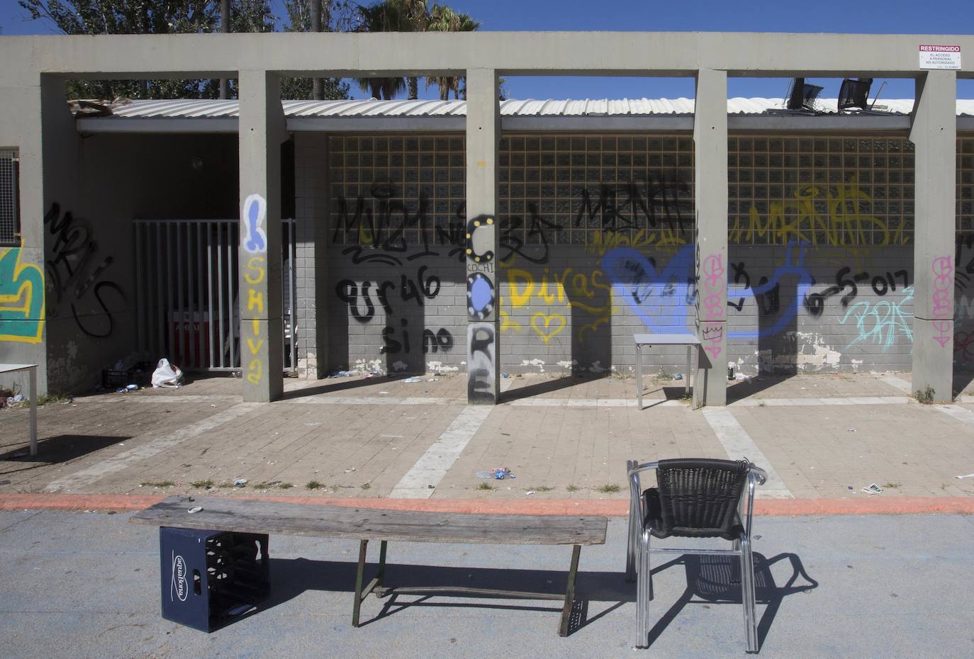 Fotos: La suciedad toma las canchas del viejo cauce del Turia en Valencia