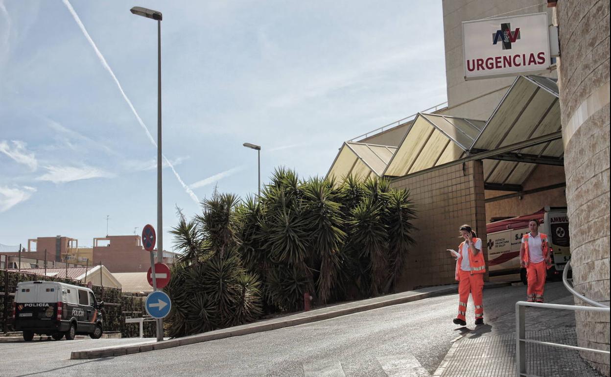 Entrada de Urgencias del Hospital General de Alicante, donde se encuentra ingresado el niño.