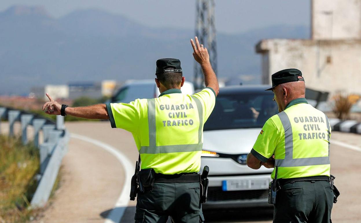 Detenidos dos jóvenes cuando circulaban por Sagunto en un coche de alta gama robado en Bélgica. 