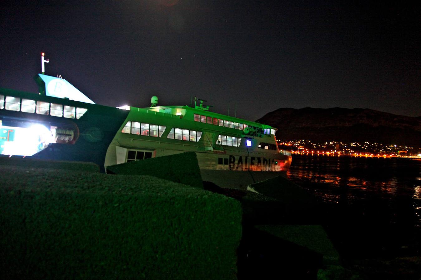 Fotos: Ferry encallado en el puerto de Dénia