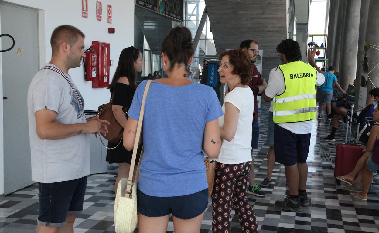 Los evacuados del Ferry de Balearia encallado en Dénia: «No sabíamos como íbamos a salir de allí»