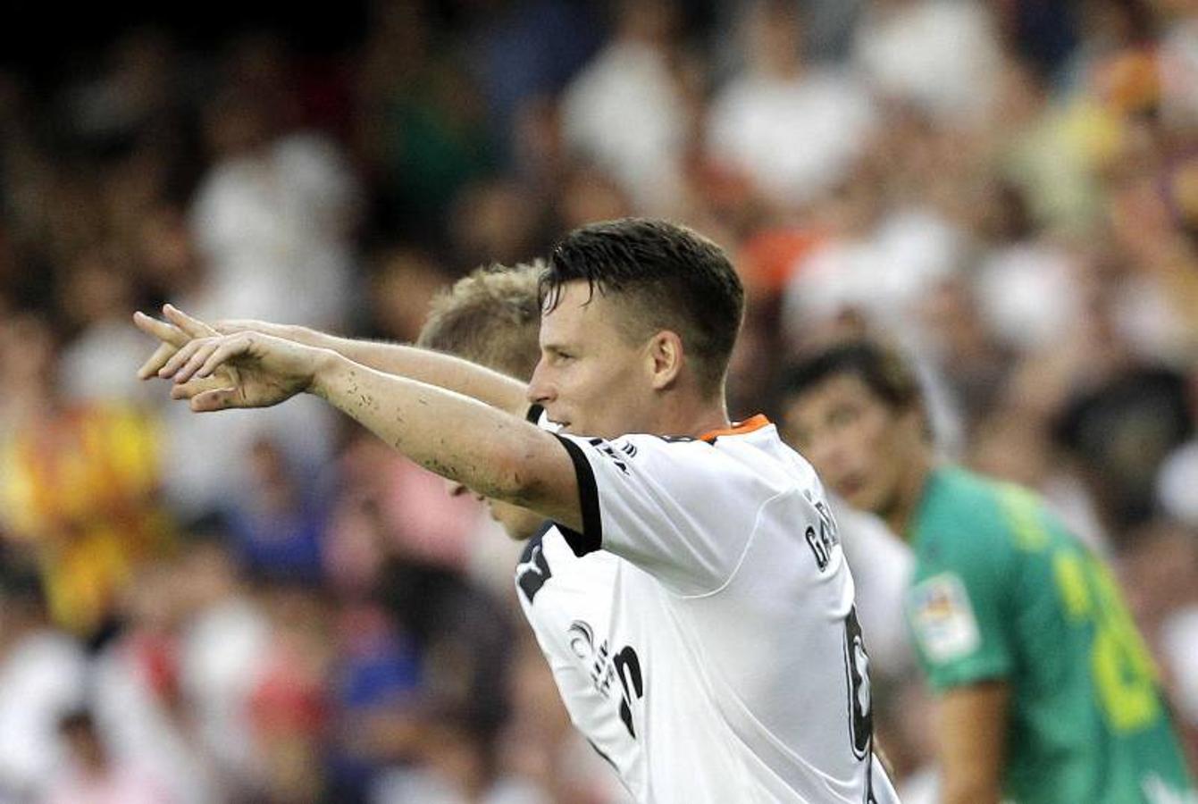 El equipo donostiarra le ha hecho el pasillo de honor al Valencia CF en Mestalla por la conquista de la Copa del Rey de 2019