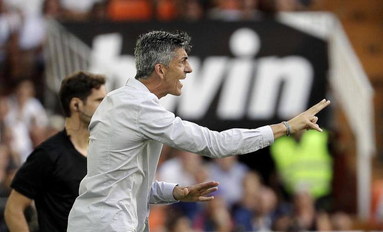 El equipo donostiarra le ha hecho el pasillo de honor al Valencia CF en Mestalla por la conquista de la Copa del Rey de 2019