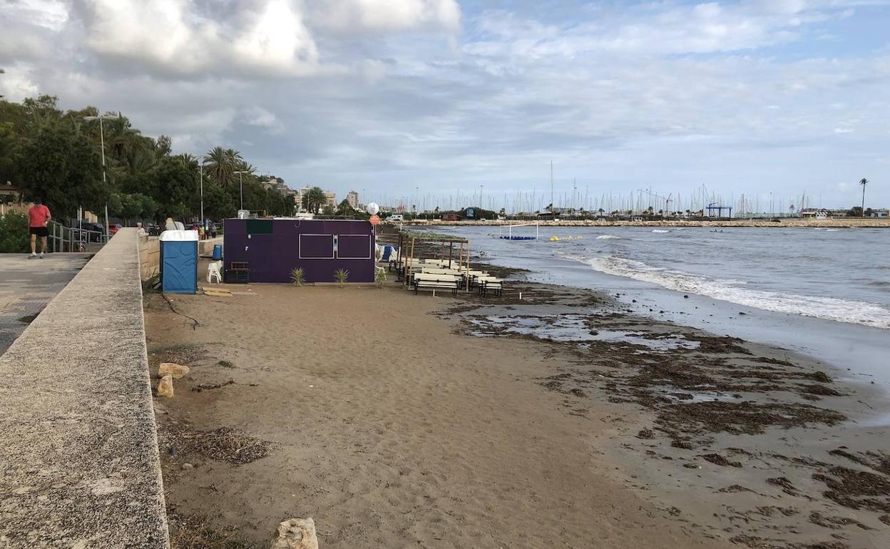 Así han amanecido algunas playas de la Marina Alta. 