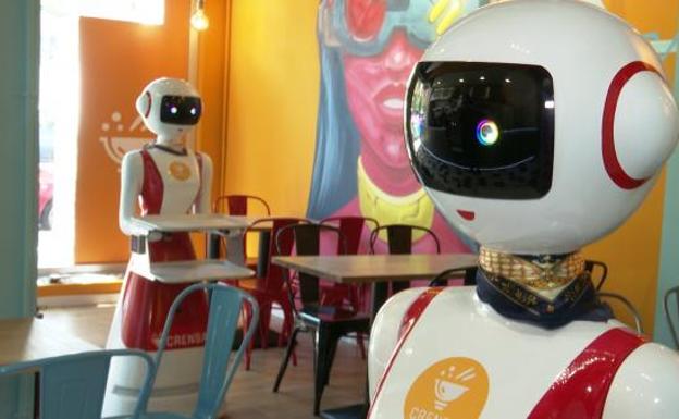 Robots en uno de los restaurantes de la cadena.