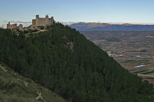  Mágico. El Castillo de Xivert da encanto a la sierra. 