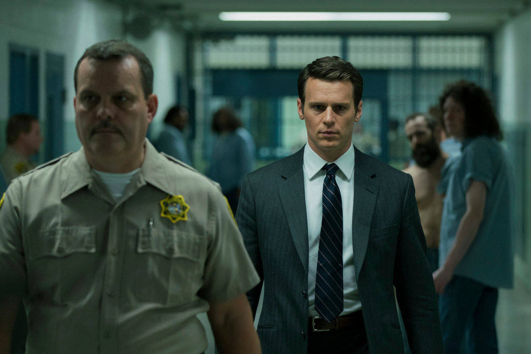 Mindhunter (Netflix). Este título creado por David Fincher se ambienta en la década de los 70 y en las figuras de dos agentes del FBI encargados de entrevistar a asesinos en serie. 
