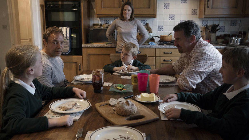 Este drama sorprende por el realismo con el que se narran los conflictos a los que se enfrenta el protagonista así como aquellos que le rodean y tratan de ayudarlo.