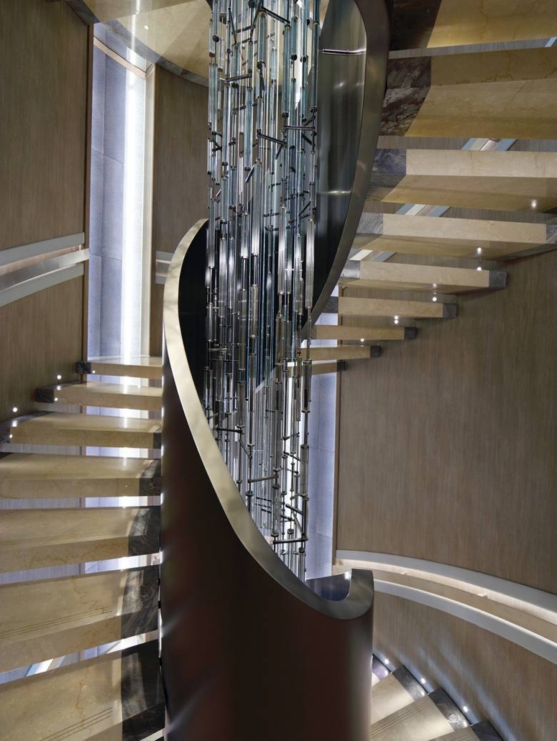 Fotos: El yate Ulysses, el cuarto más grande del mundo, atraca a Cullera