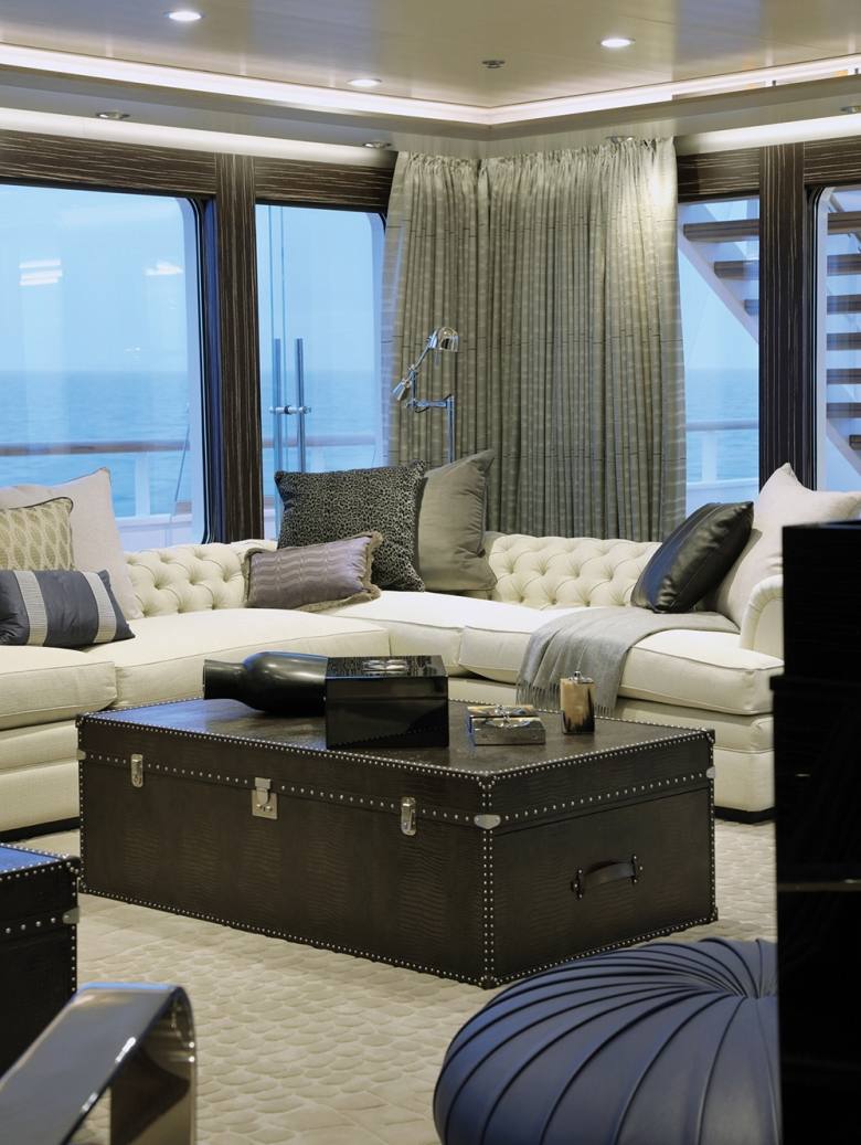 Fotos: El yate Ulysses, el cuarto más grande del mundo, atraca a Cullera