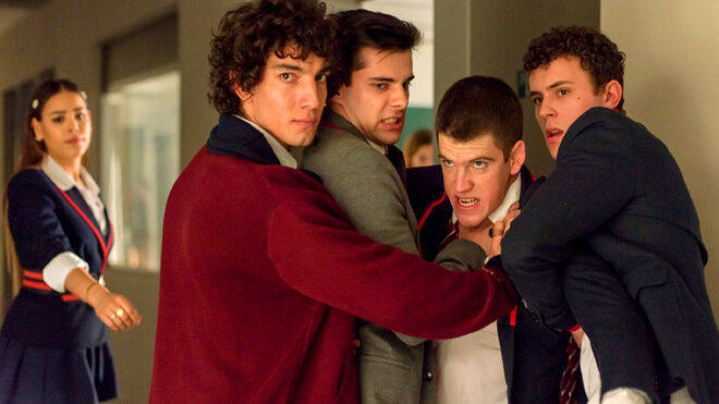 Élite 2 (Netflix): La popular serie regresa con una segunda temporada para acercarse de nuevo a las vidas de los estudiantes de Las Encinas, un instituto prestigioso de España.