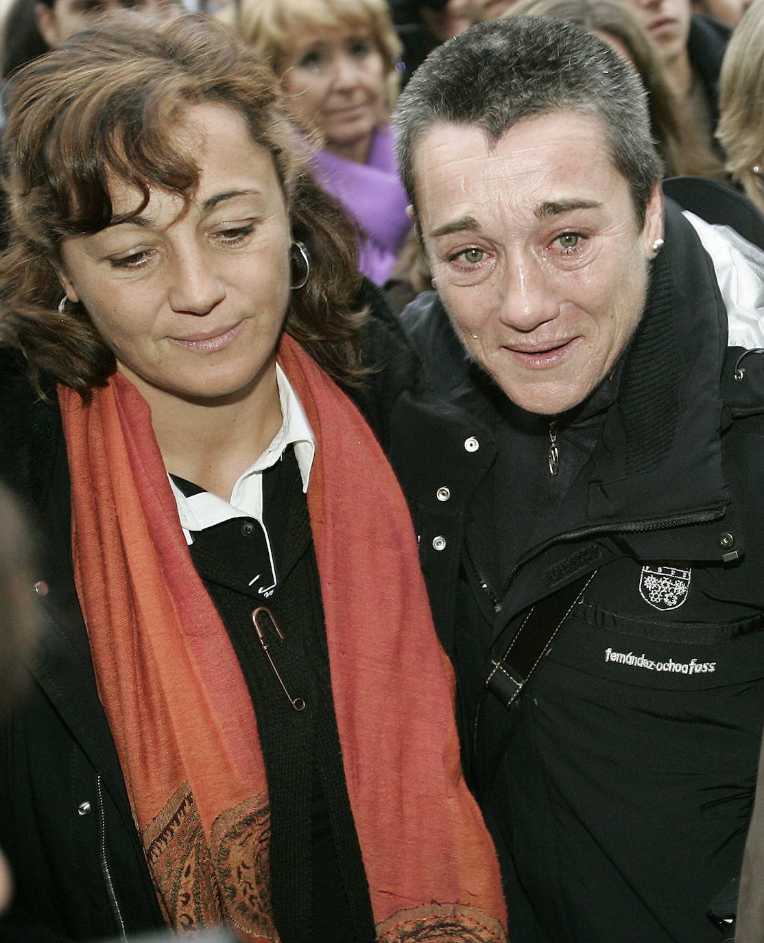 Lola y Blanca Fernández Ochoa, durante el funeral de su hermano, el esquiador Francisco Fernández Ochoa. 