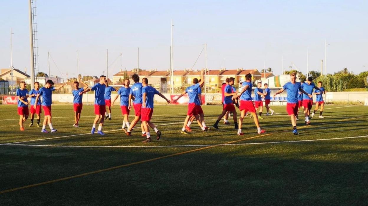 La plantilla del Portuarios Disarp, durante un entrenamiento. 