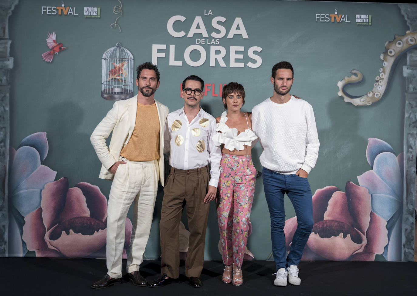 Los integrantes de la serie de Netflix en Vitoria.