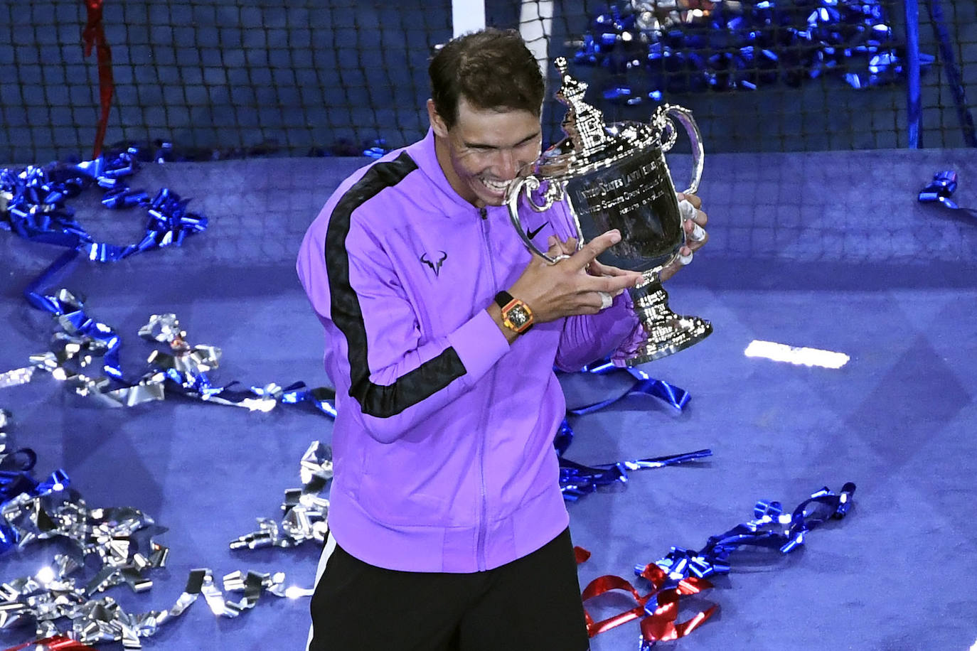 Rafa Nadal celebra su cuarto título del Abierto de Estdos Unidos, que supone su 19ª Grand Slam.