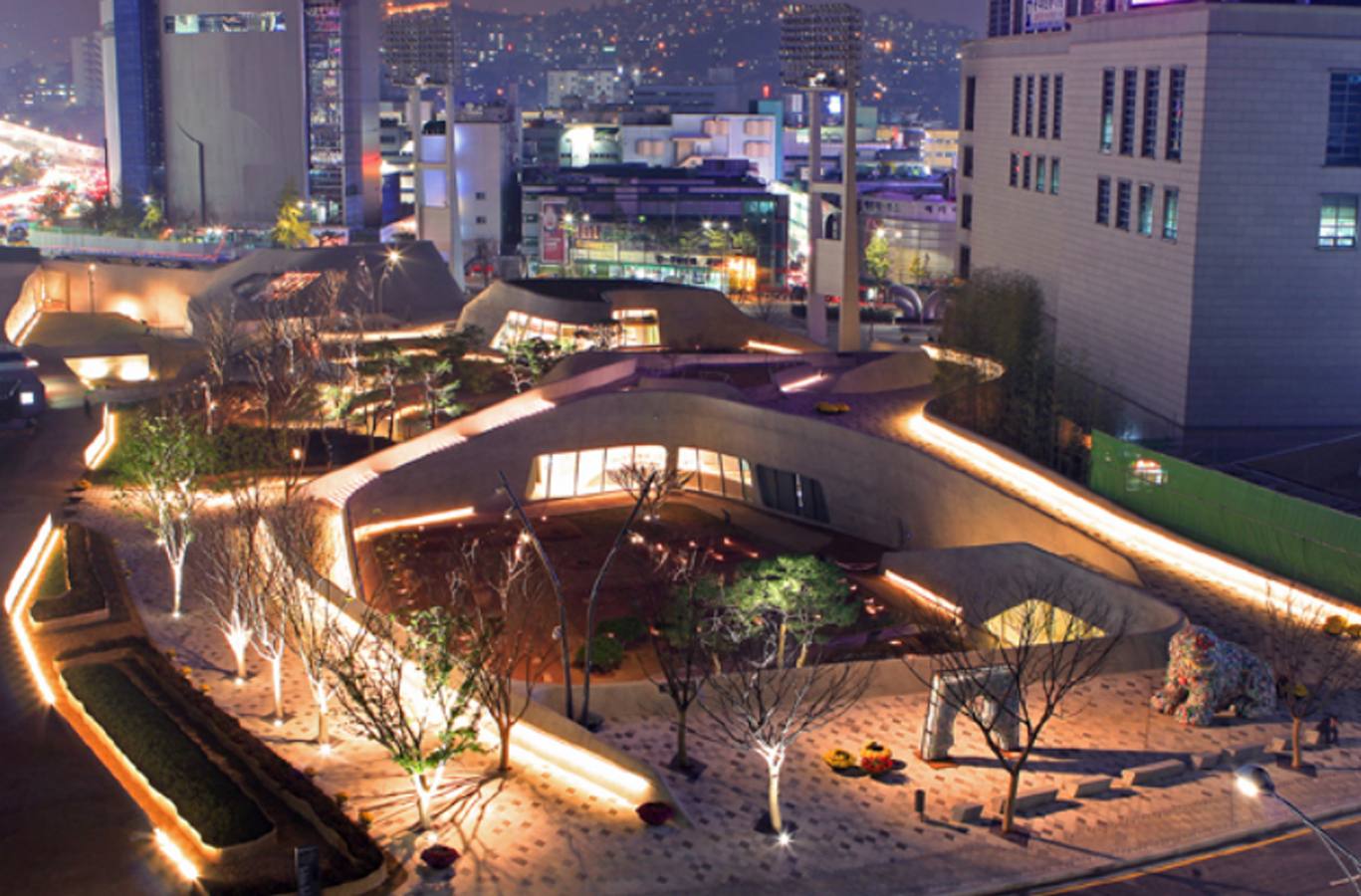 Seúl (Corea del Sur). Capital Mundial del Diseño 2010. Plaza Dongdaemun, muestra del diseño. 