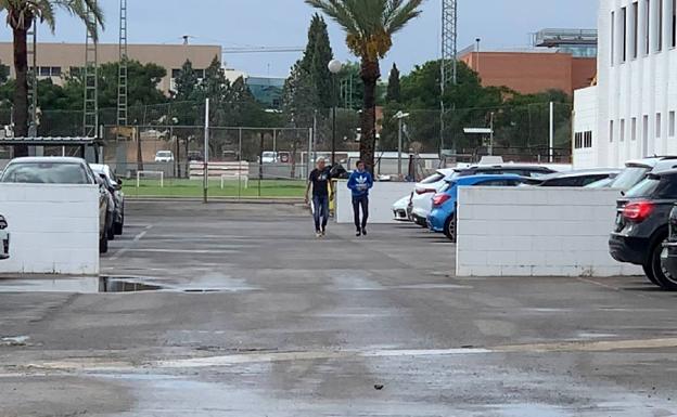 Marcelino García Toral junto a Rubén Uría en la ciudad deportiva de Paterna. 