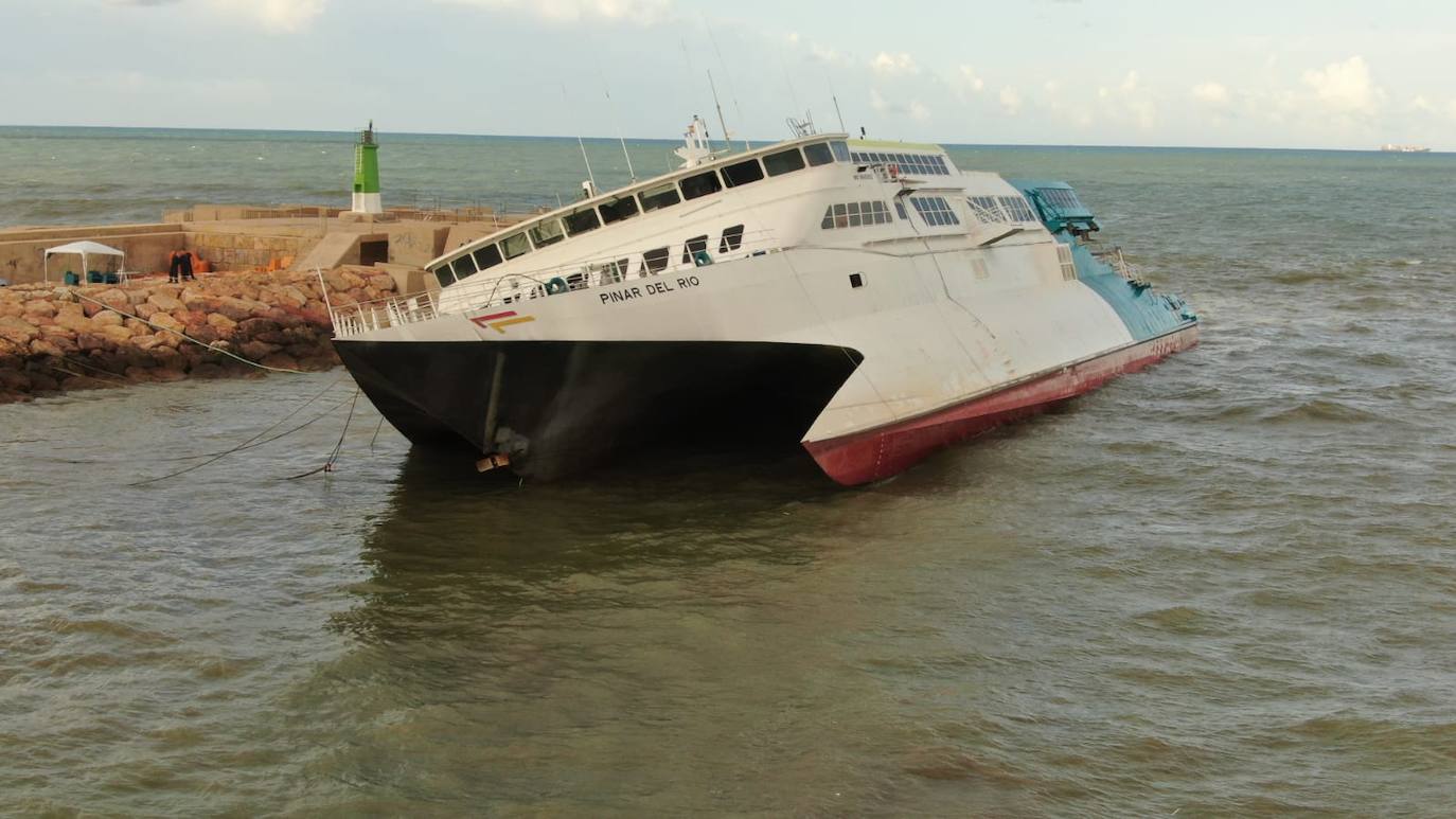 Fotos: El mar se traga el ferry de Dénia