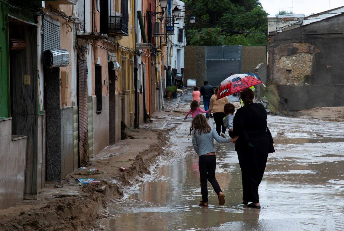 Las calles de Ontinyent destrozadas por la riada.