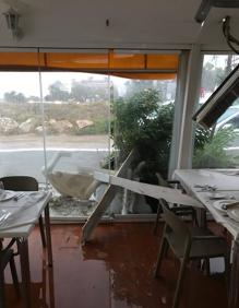 Imagen secundaria 2 - Efectos del paso del tornado por Dénia.