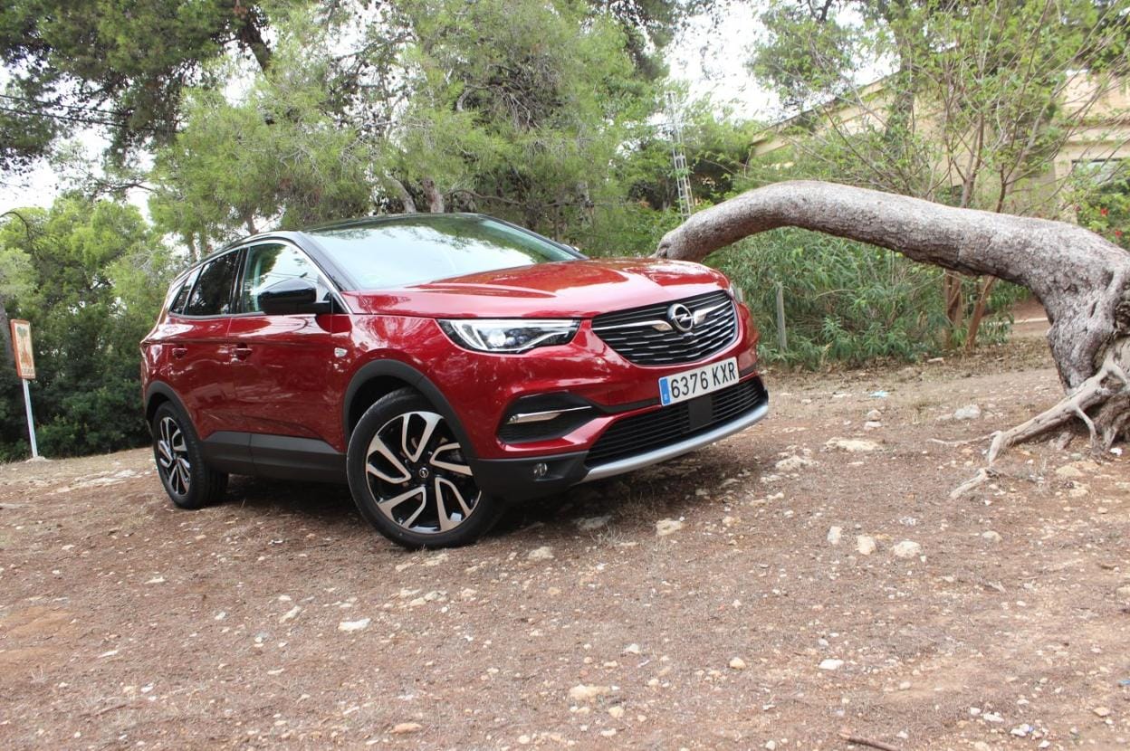 Piedras, caminos y zonas camperas son accesibles con este atractivo Opel.